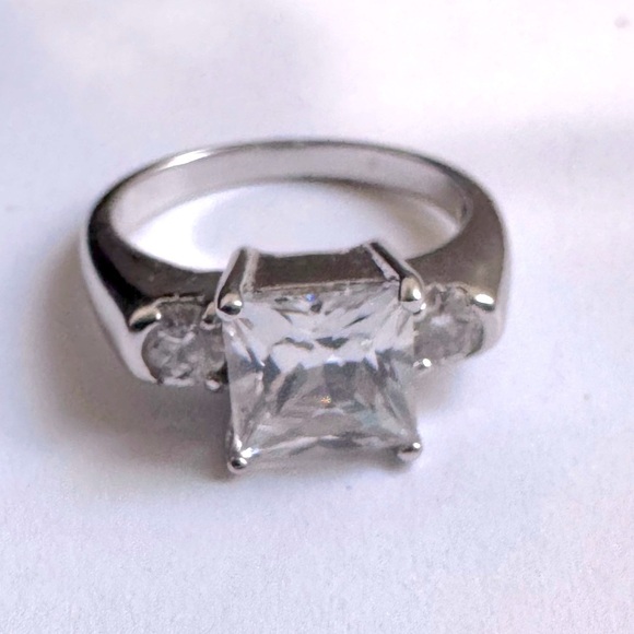 🌟💍 HOST PICK🌟- Stunning Vintage Silver and Clear Pave Crystal Princess Cut Ring - Picture 1 of 15